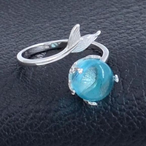 Elegant Adjustable Mermaid Fishtail Ring - Picture 2 of 3